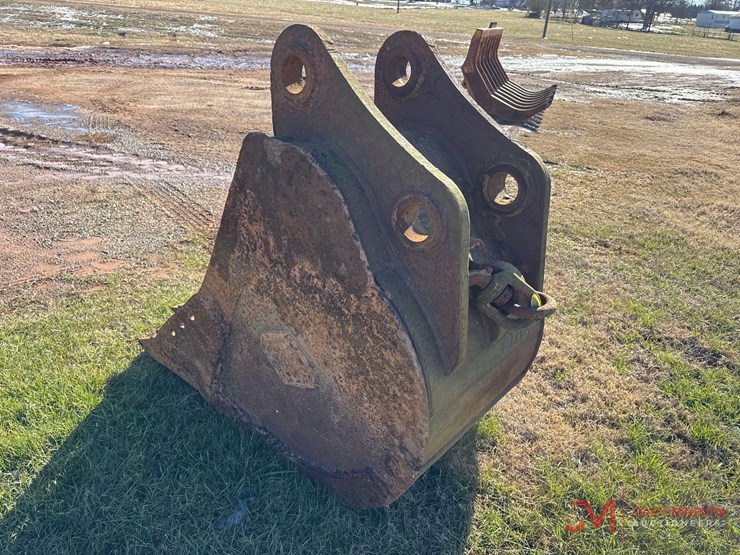 hensly-27"-excavator-tooth-bucket-image-3