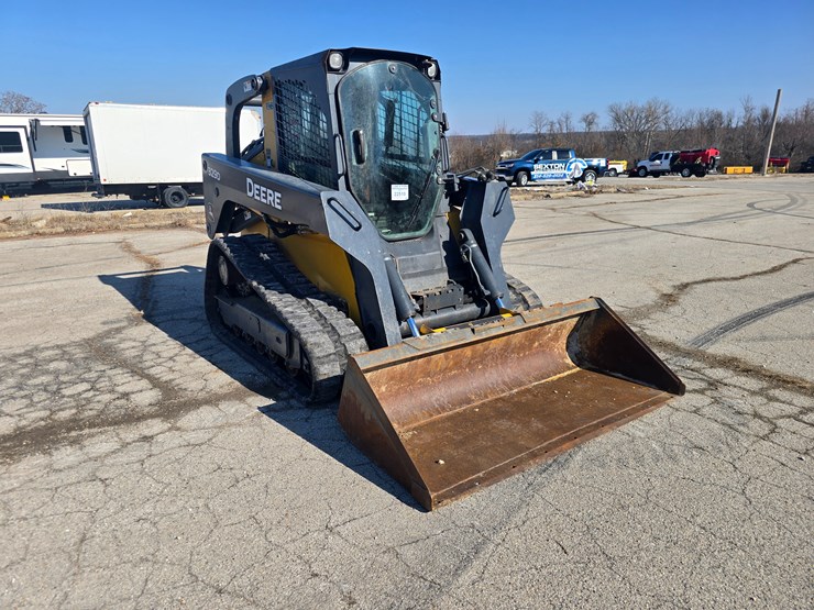 2012-deere-329d-image-16