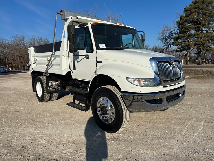 2013-international-durastar-4400-image-24
