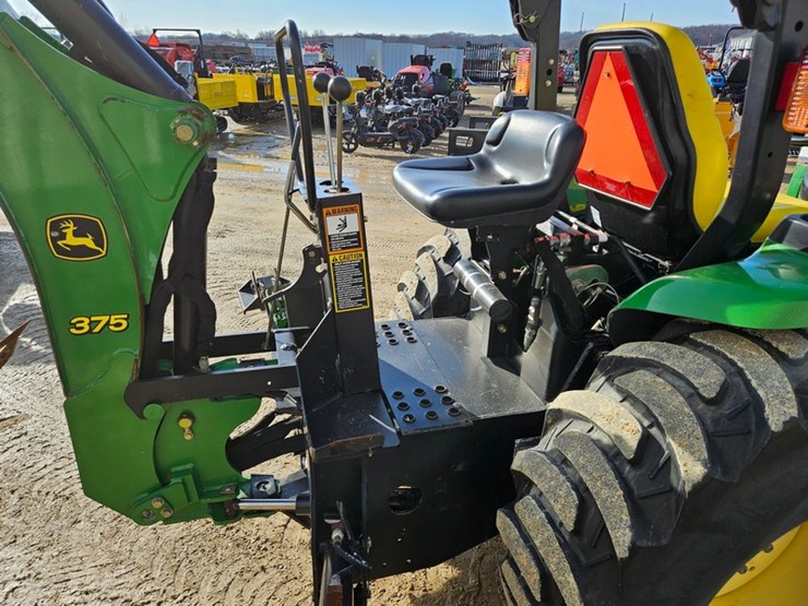 john-deere-3320-image-21