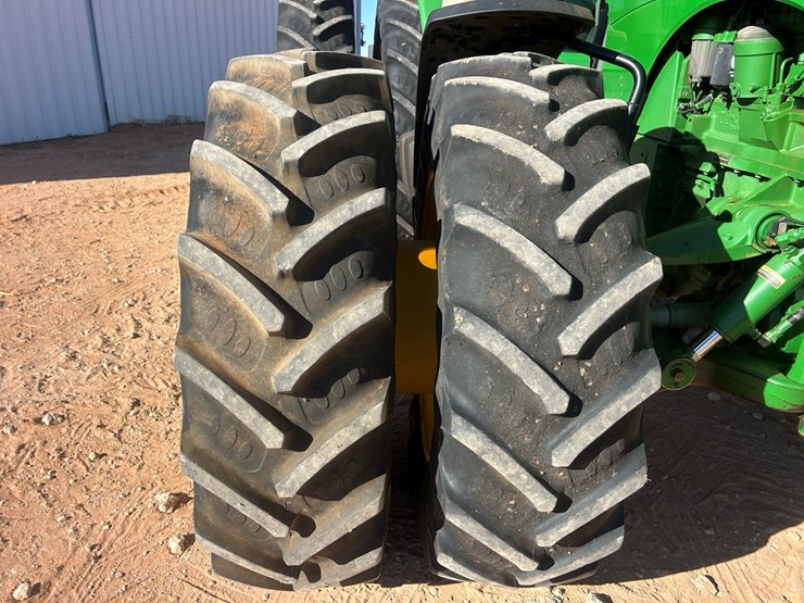 2010-john-deere-8320r-image-18