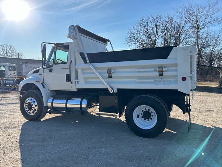 2013-international-durastar-4400-image-7