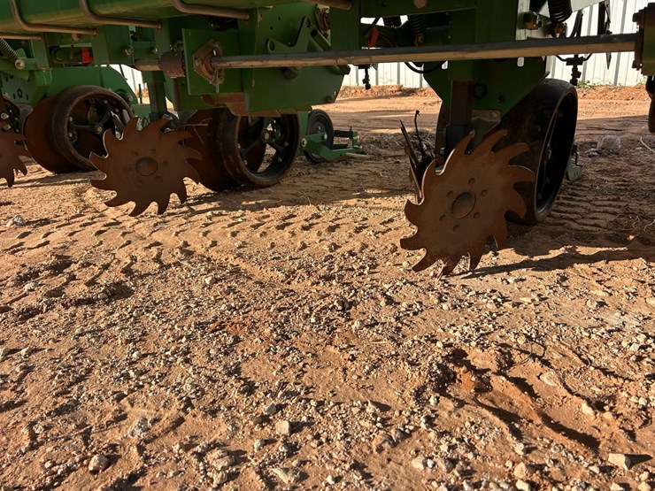 john-deere-1700-image-10