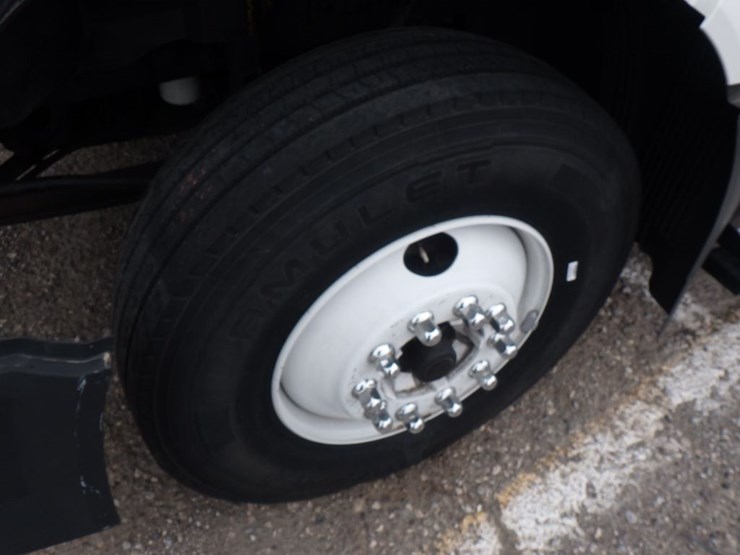 2012-volvo-vnl-300-image-16