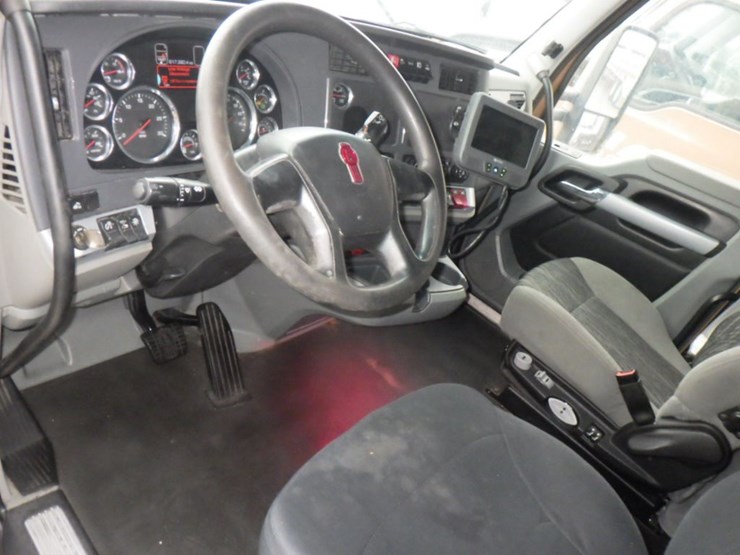 2022-kenworth-t680-image-14