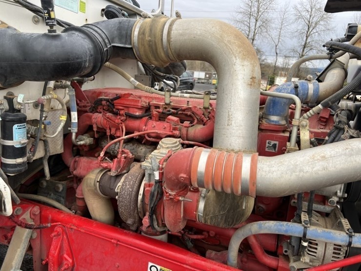 2017-peterbilt-389-image-12