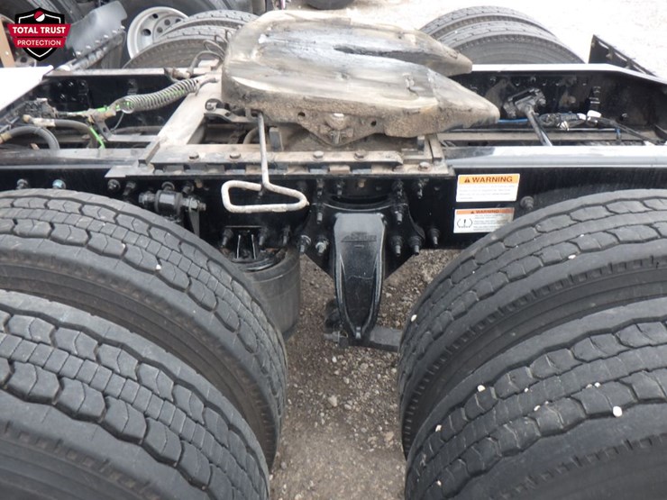 2023-freightliner-cascadia-126-image-14