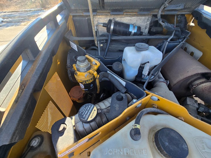 2012-deere-329d-image-35