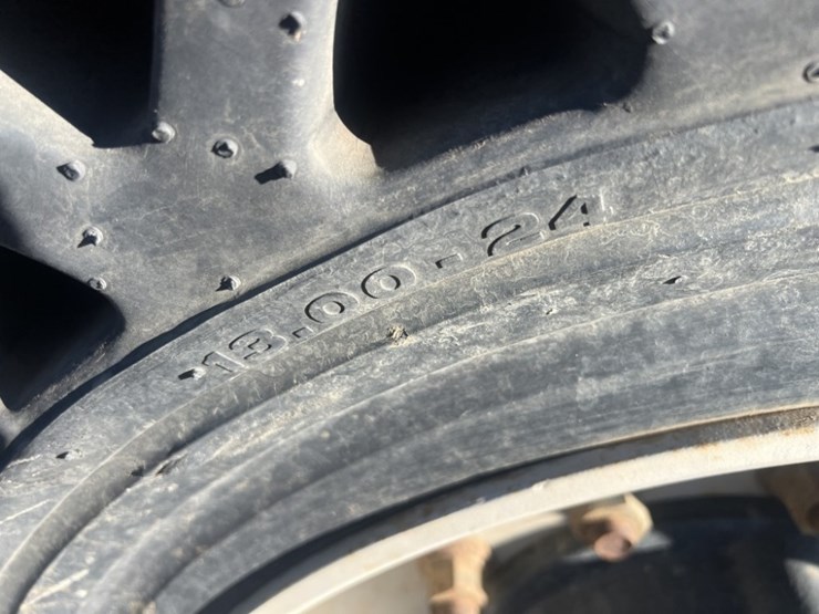 2017-jlg-6036-image-14