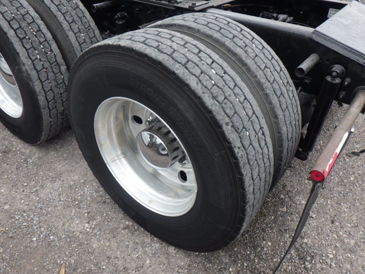 2012-caterpillar-ct660l-image-11