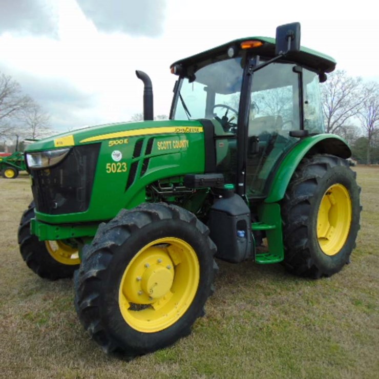 JOHN DEERE 5100E