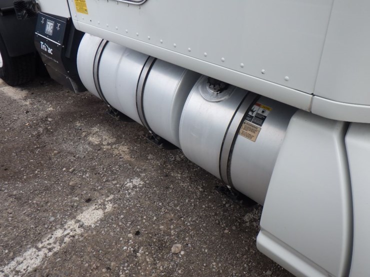 2016-kenworth-t680-image-6