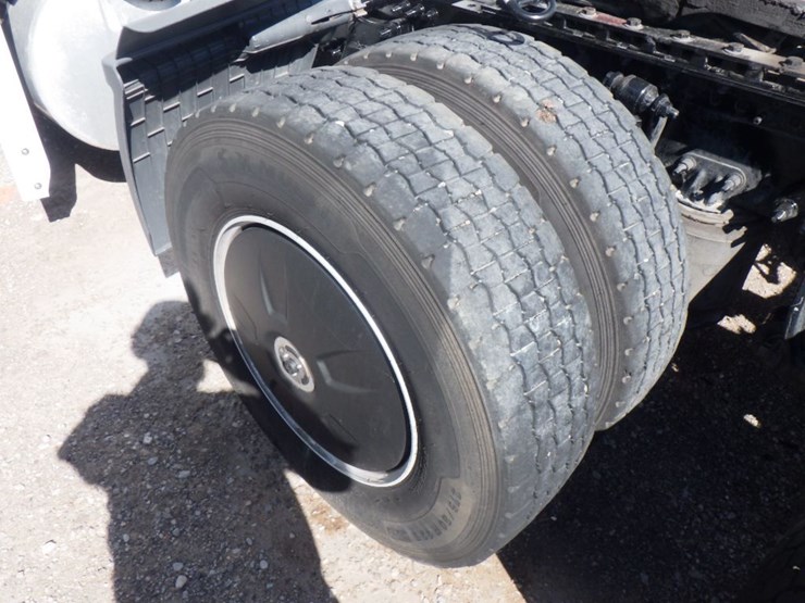 2024-freightliner-cascadia-126-image-16