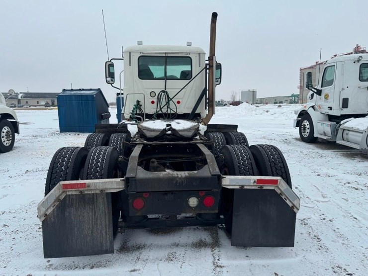 2018-mack-cxu613-day-cab-image-7