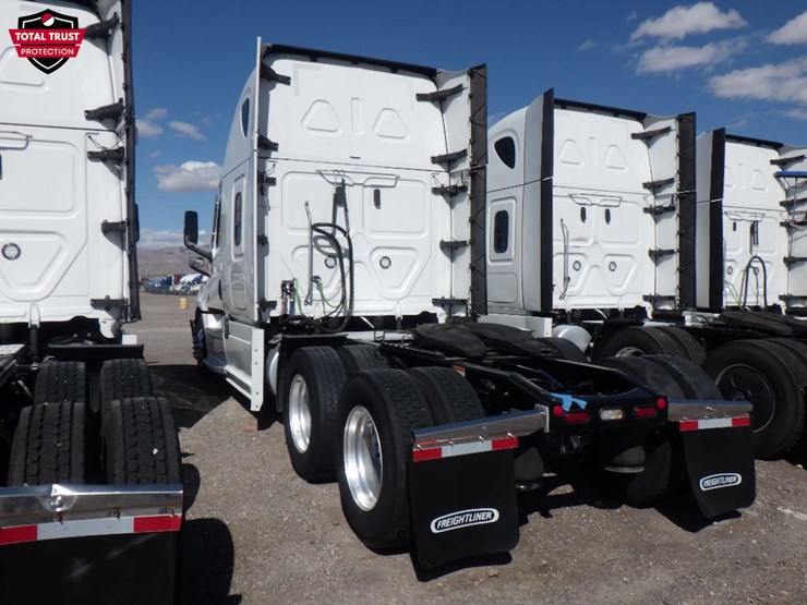 2024-freightliner-cascadia-126-image-15