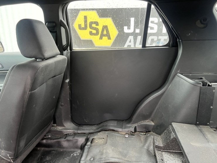 2017-ford-explorer-image-23