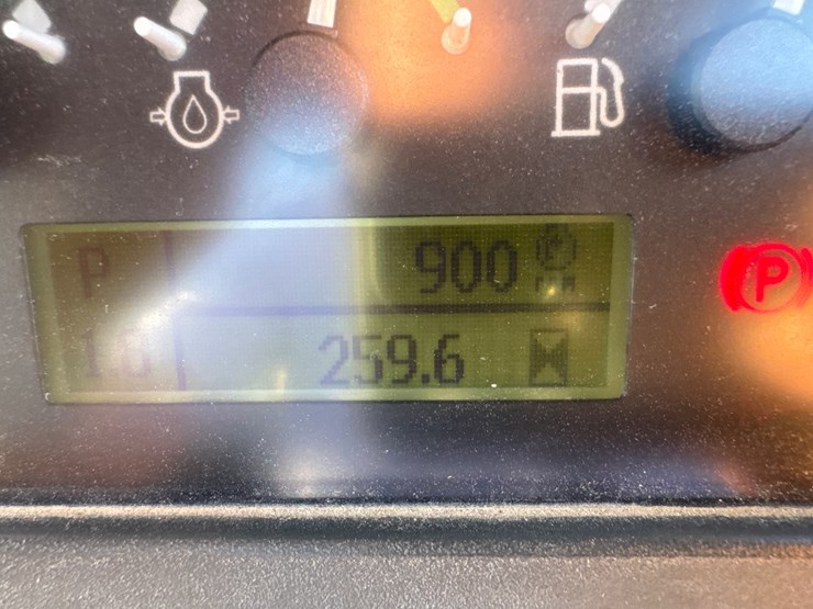 2019-deere-450k-lgp-image-16