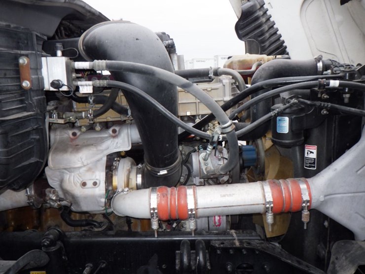 2013-freightliner-cascadia-125-image-24