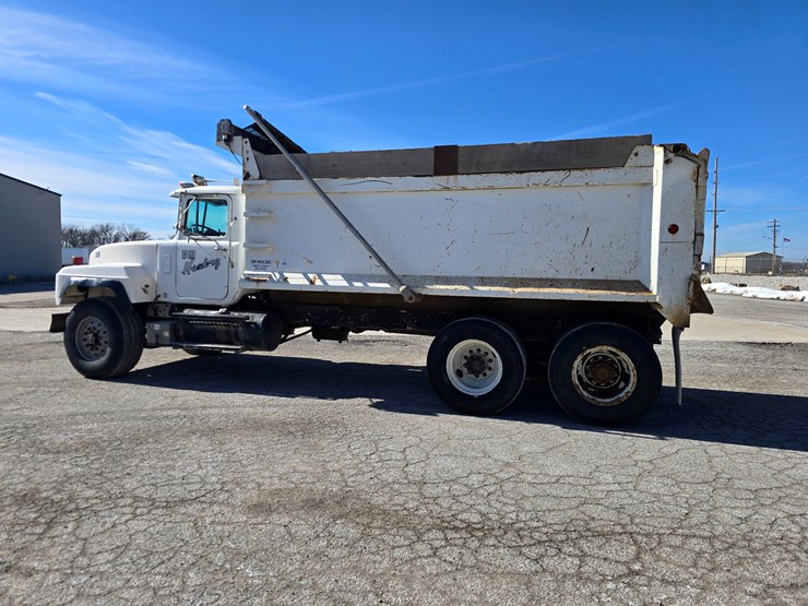 2001-mack-rd688s-image-8