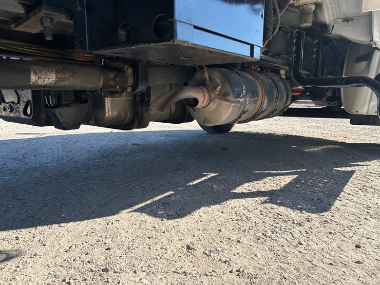 2018-freightliner-m2-106-image-86