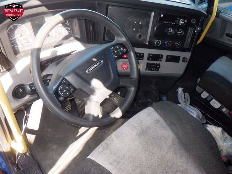 2021-freightliner-cascadia-126-image-17