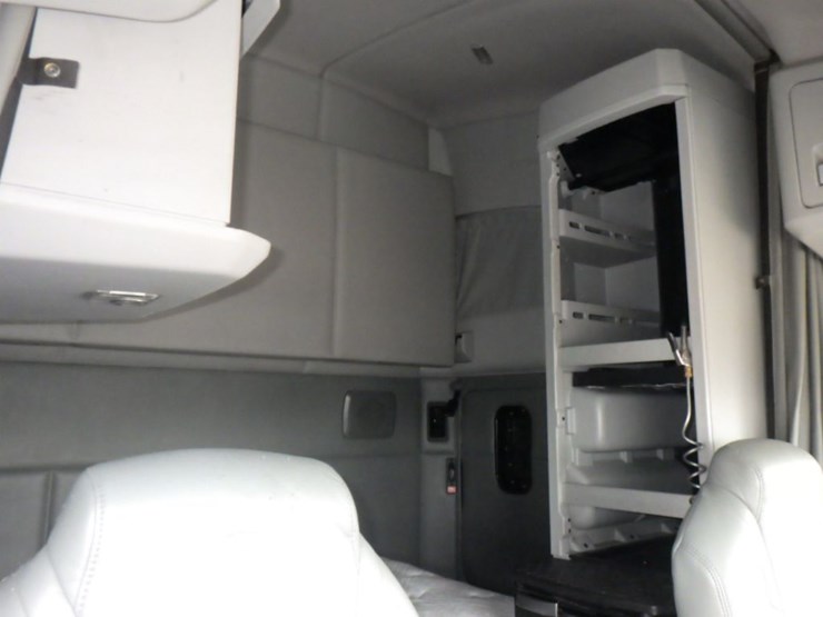 2016-kenworth-t680-image-4