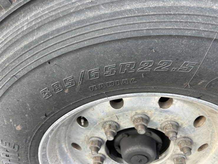 2014-peterbilt-320-image-10