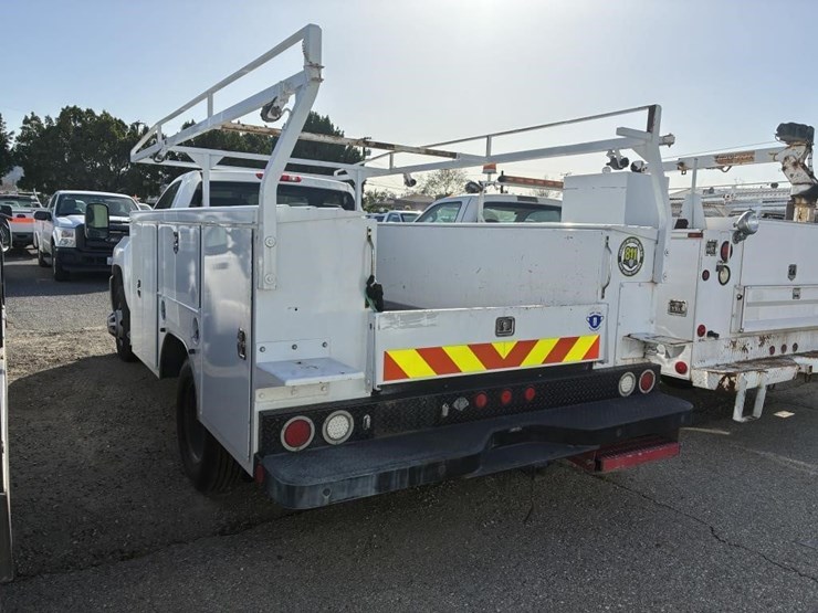 2013-chevrolet-3500-image-4