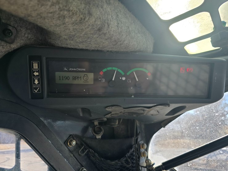 2012-deere-329d-image-46