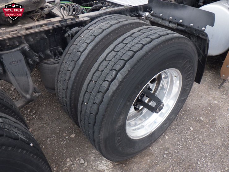 2023-freightliner-cascadia-126-image-5