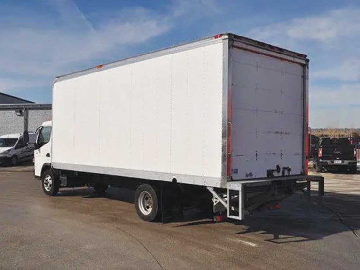 2017-mitsubishi-fuso-fe160-image-2