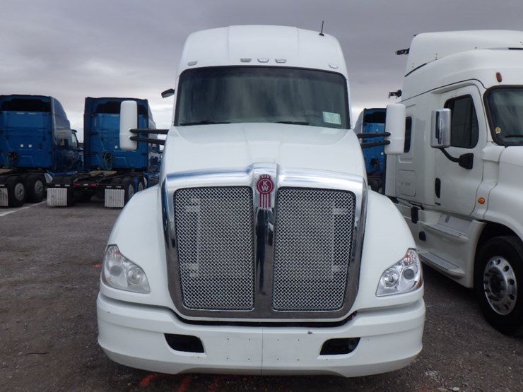 2017-kenworth-t680-image-2