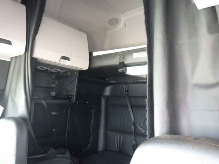 2024-freightliner-cascadia-126-image-19