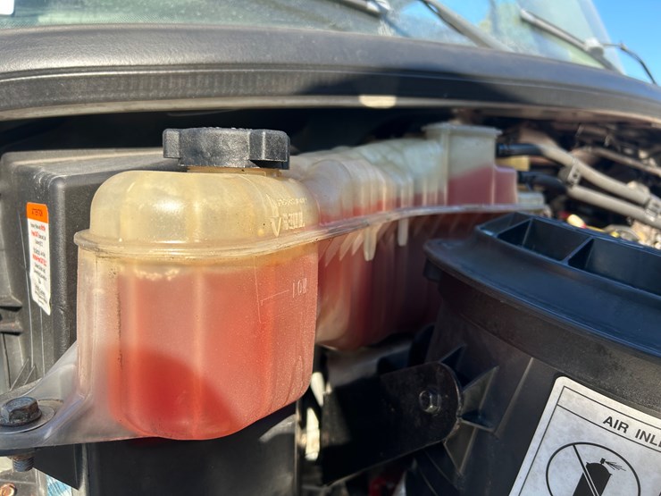 2018-freightliner-m2-106-image-33