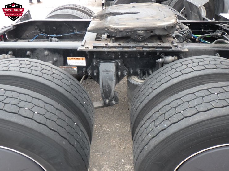 2023-freightliner-cascadia-126-image-4