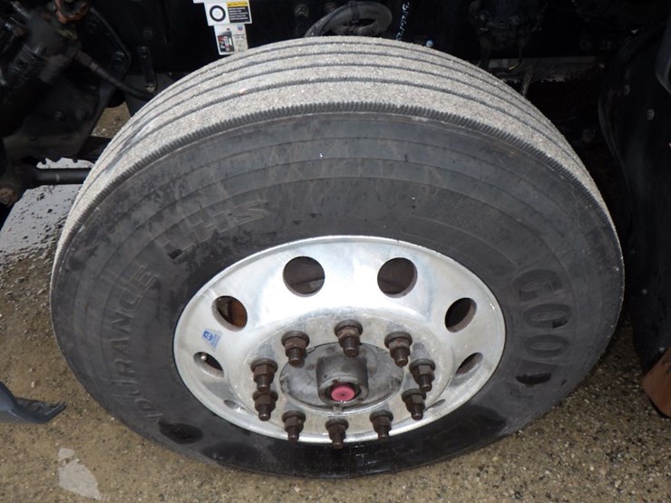 2022-kenworth-t680-image-24