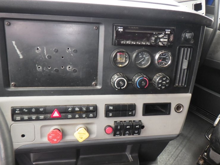 2019-freightliner-cascadia-126-image-26