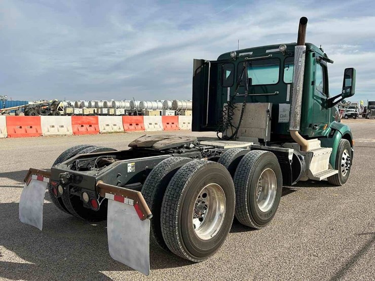 2016-peterbilt-579-image-5