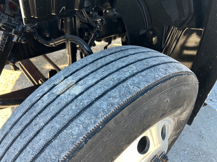 2018-freightliner-m2-106-image-43