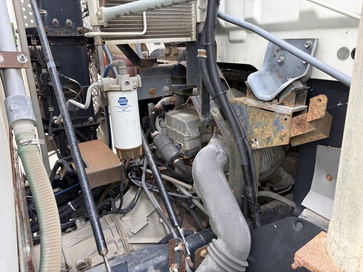 2009-gmc-t7500-image-6