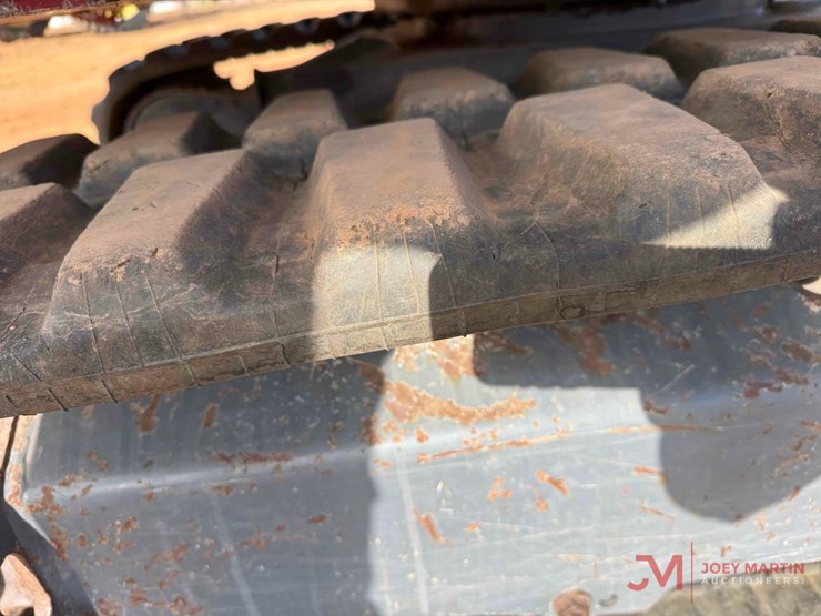 2020-takeuchi-tb240-image-5