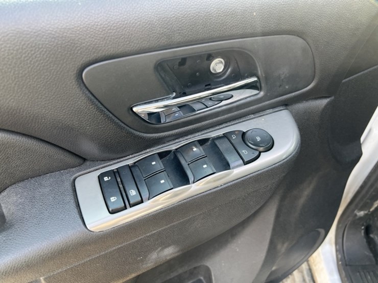 2012-chevrolet-tahoe-image-27