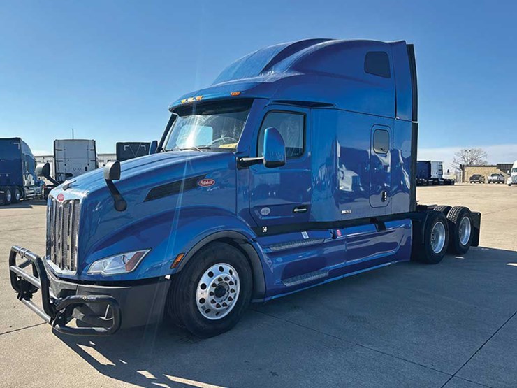 2022-peterbilt-579-image-2