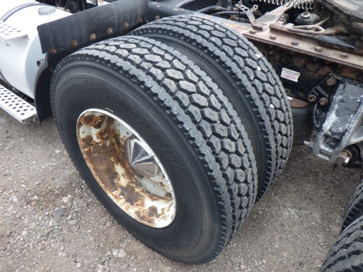 2017-kenworth-t680-image-16