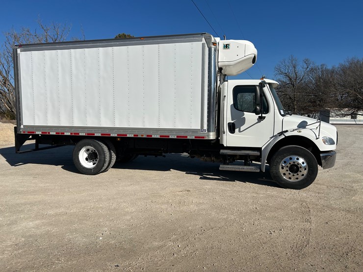 2018-freightliner-m2-106-image-18