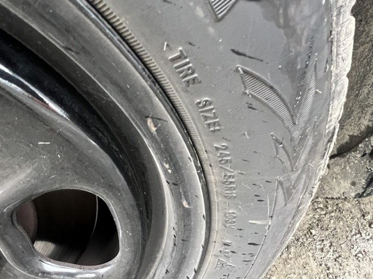 2017-ford-explorer-image-16