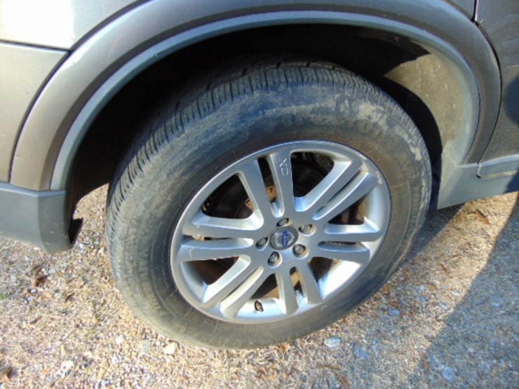 2010-volvo-xc90-image-3