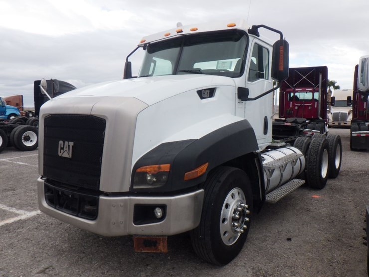 2012-caterpillar-ct660l-image-1