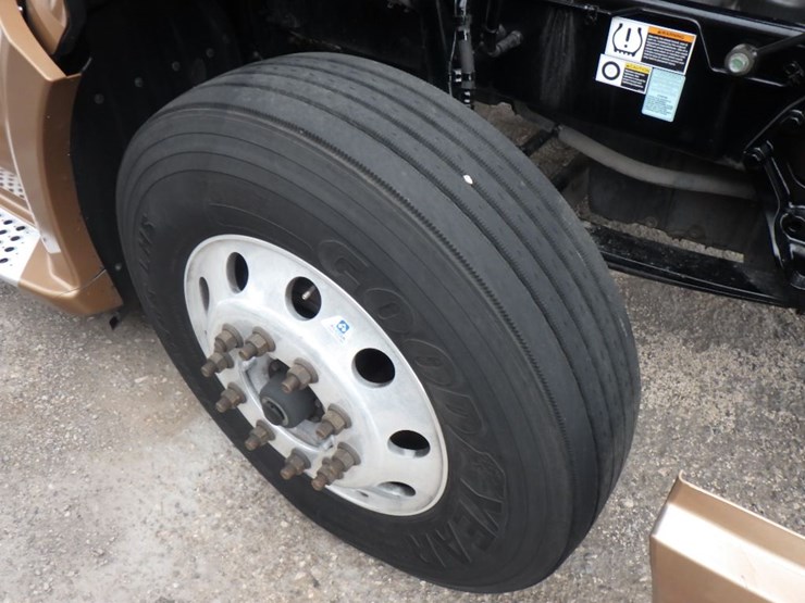 2022-kenworth-t680-image-24