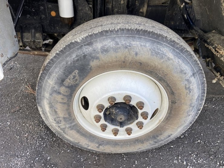 2005-freightliner-fc80-image-9